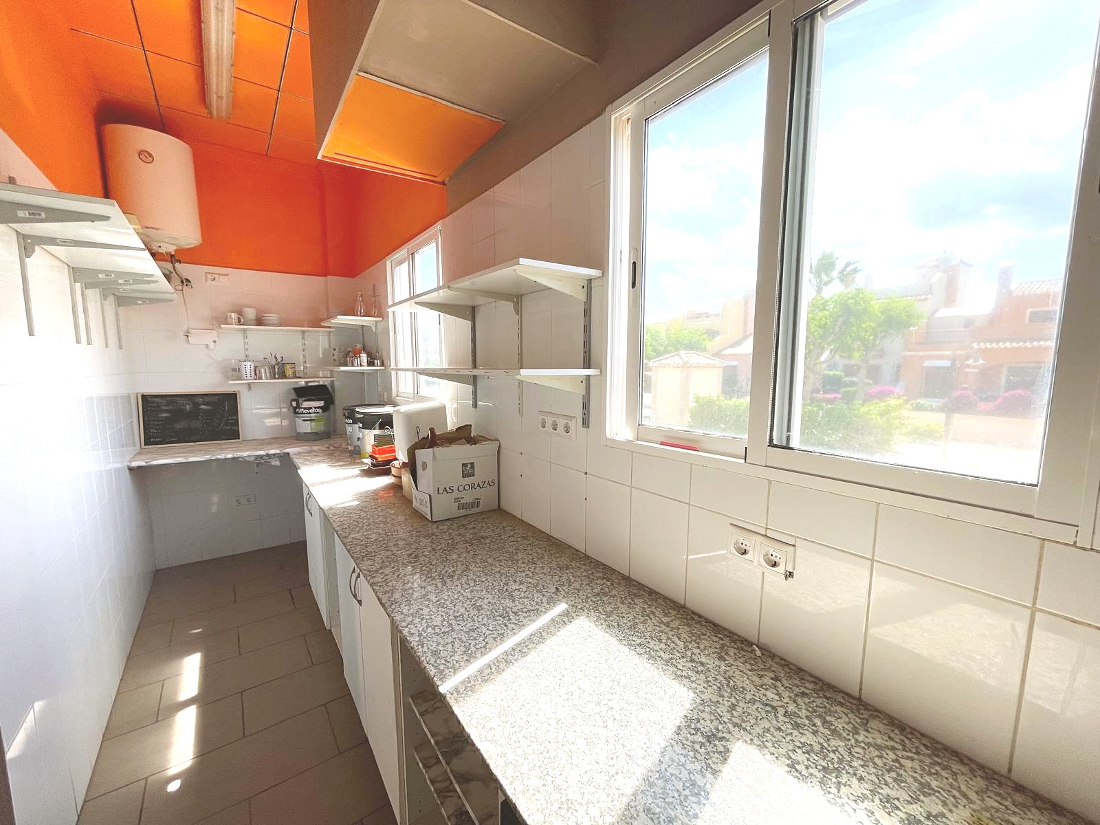 Commercial in Algorfa